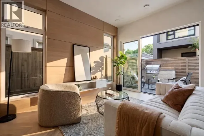 2 364 E 23RD AVENUE, Vancouver