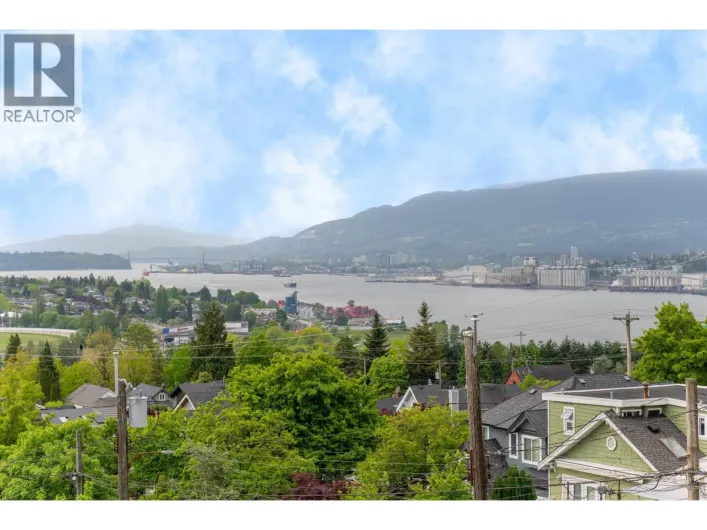 2 3645 DUNDAS STREET, Vancouver