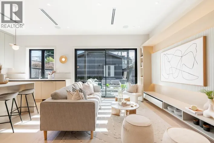 2 372 E 37 AVENUE, Vancouver