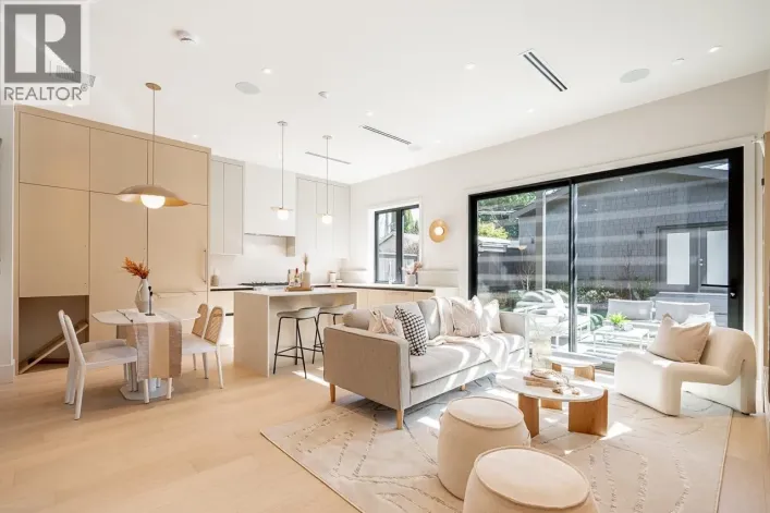 2 372 E 37TH AVENUE, Vancouver