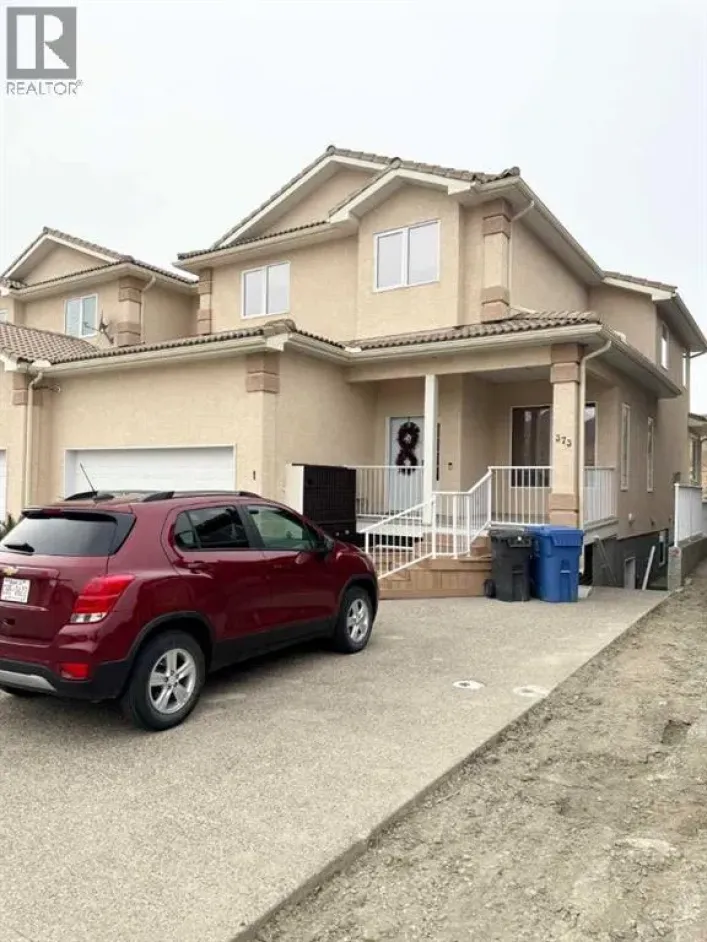 2, 373 Canyon Boulevard W, Lethbridge