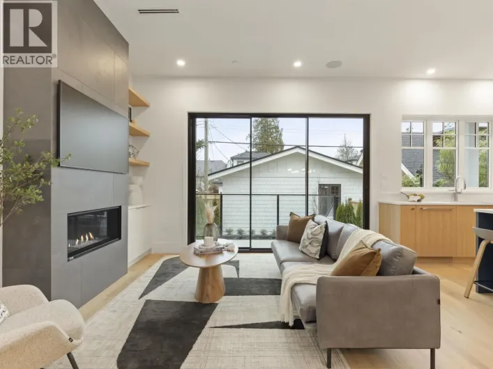2 3919 W 18TH AVENUE, Vancouver
