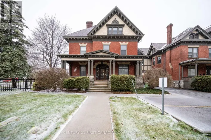 2 - 400 QUEENS AVENUE, London East