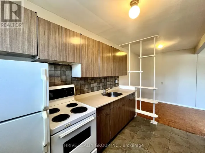 2 - 435 NELSON STREET, London East