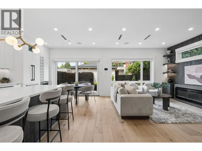 2 4549 W 11TH AVENUE, Vancouver