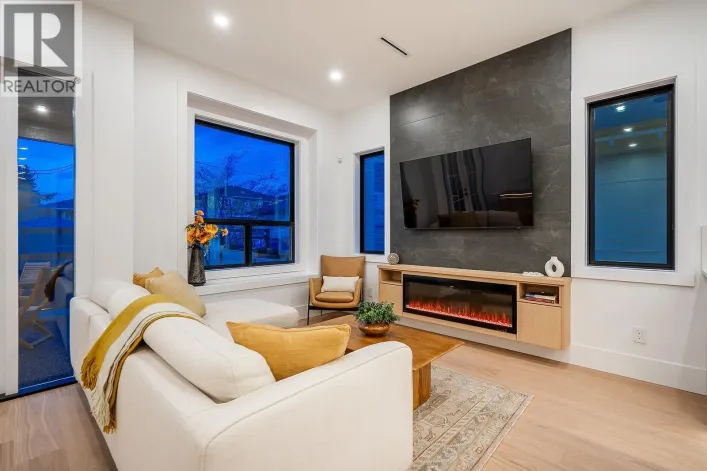 2 4557 PARKER STREET, Burnaby