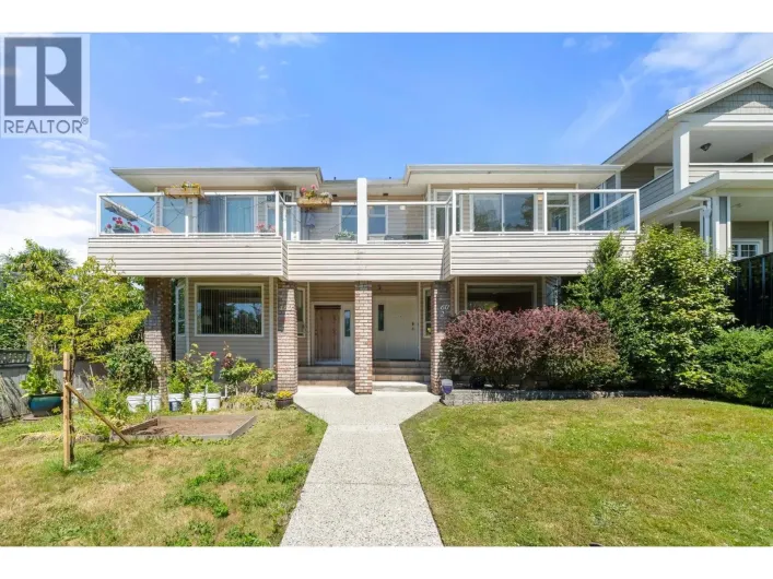 2 460 W 6TH STREET, North Vancouver