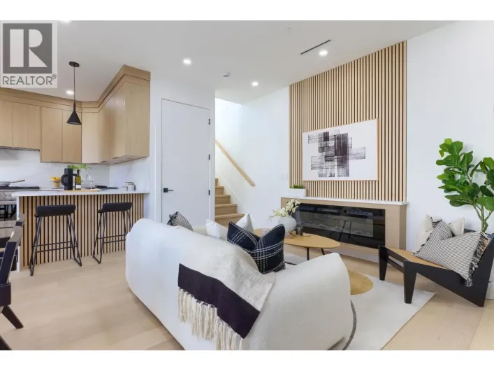 2 4742 ST CATHERINES STREET, Vancouver