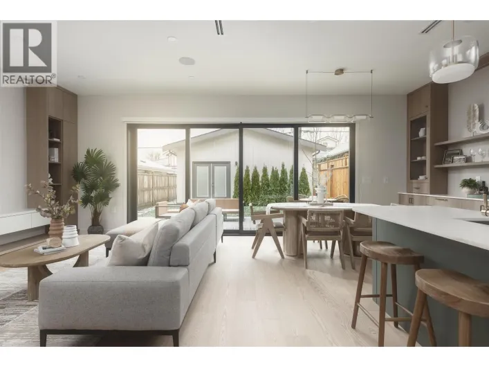 2 476 E 20TH AVENUE, Vancouver