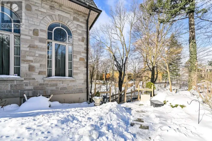 2 - 50 OLD YONGE STREET, Toronto