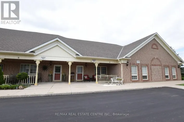 Row / Townhouse for sale: 2 - 60 NATALIA AVENUE, Hamilton