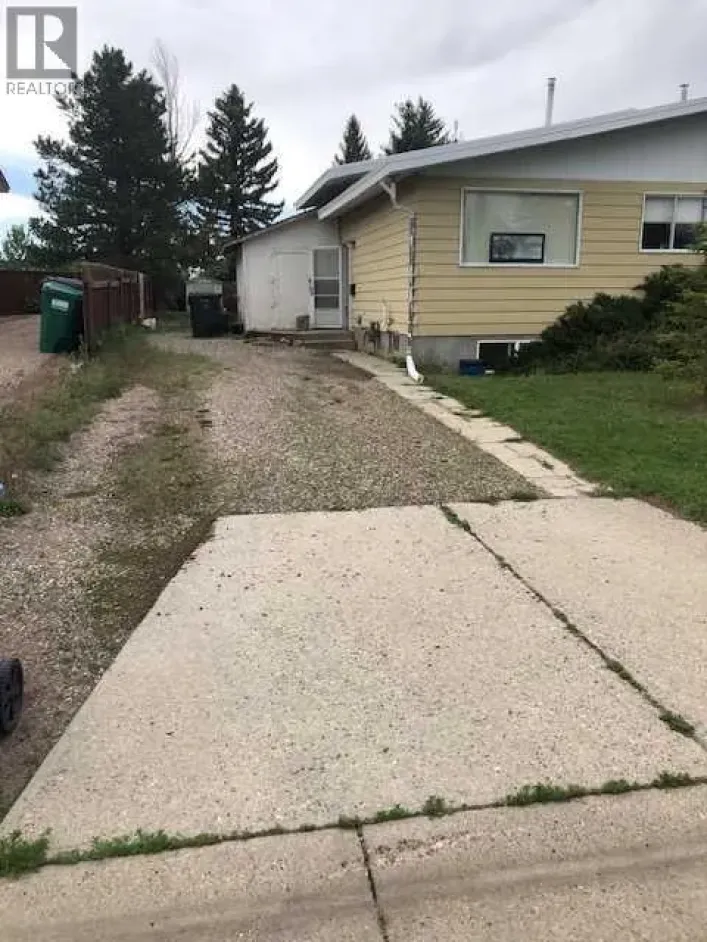 2, 62 Carleton Road W, Lethbridge