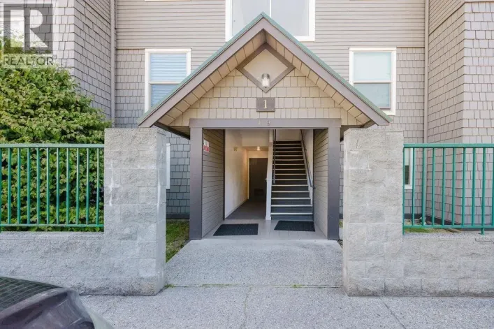 2 622 FARNHAM ROAD, Gibsons