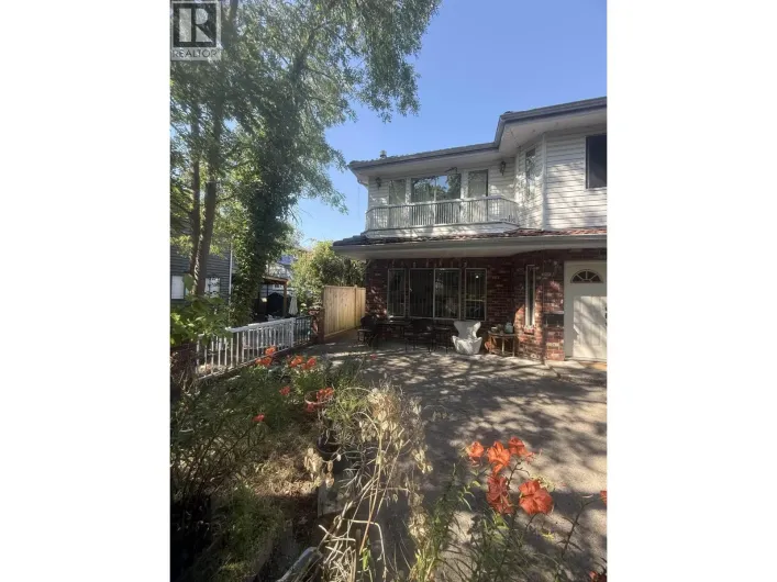 2 623 E 10TH AVENUE, Vancouver