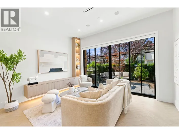 2 646 E 23RD AVENUE, Vancouver