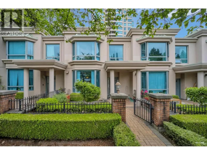 2 6611 SOUTHOAKS CRESCENT, Burnaby