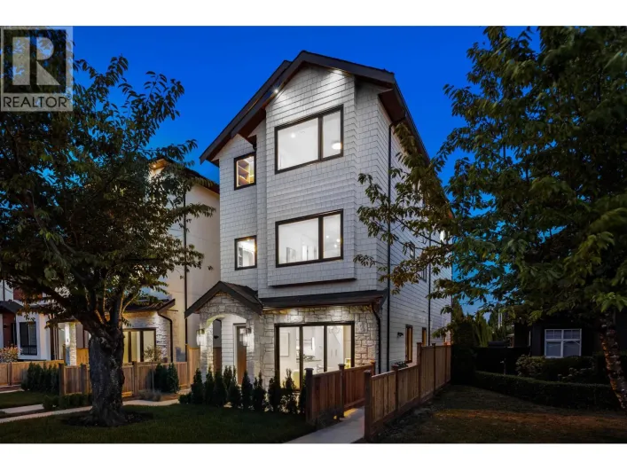 2 6682 NAPIER STREET, Burnaby