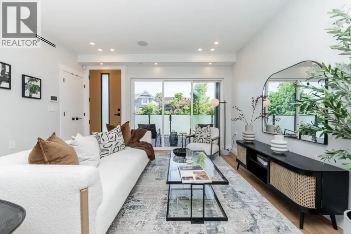 2 676 E 22ND AVENUE, Vancouver