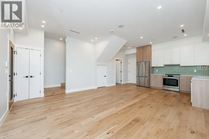 2 678 E 22ND AVENUE, Vancouver