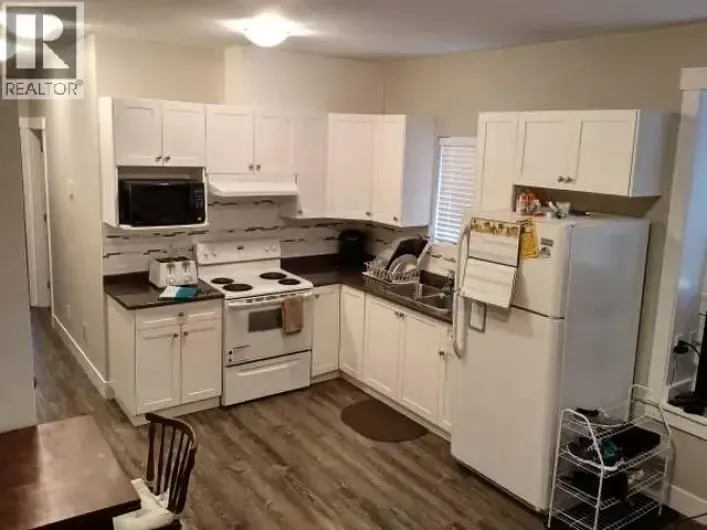 2 6878  CANADA WAY, Burnaby