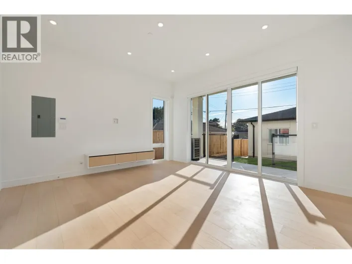 2 6933 PRINCE EDWARD STREET, Vancouver