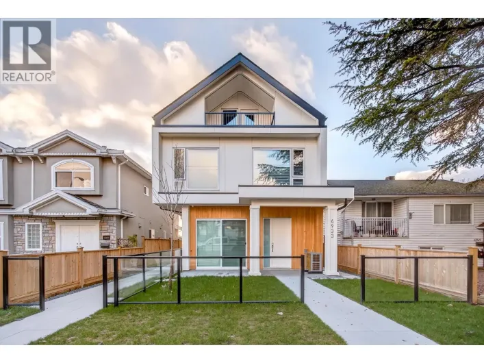 2 6933 PRINCE EDWARD STREET, Vancouver