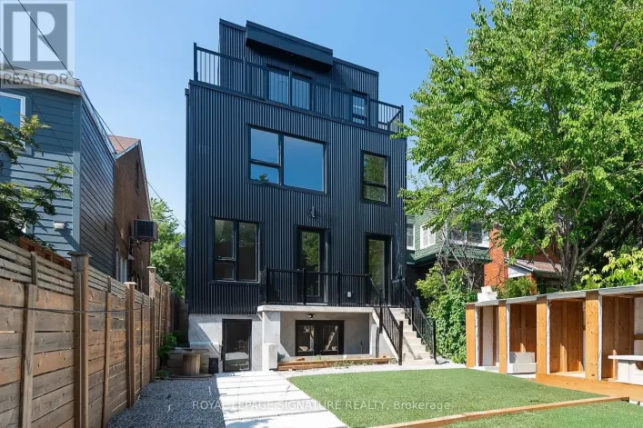 2 - 7 EARNSCLIFFE ROAD, Toronto