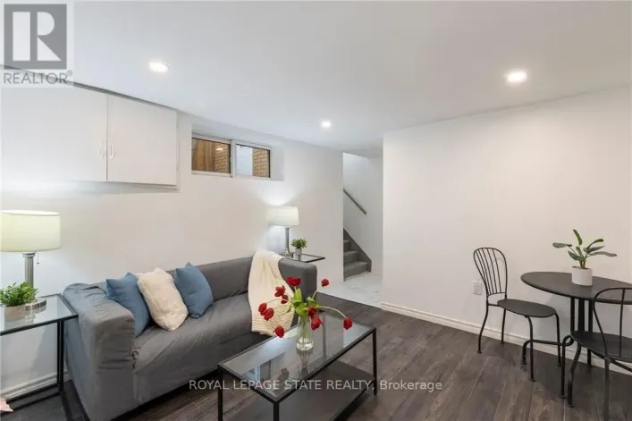2 - 7 PURDY CRESCENT, Hamilton