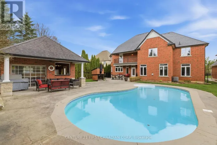 2 - 7222 CLAYTON WALK, London South