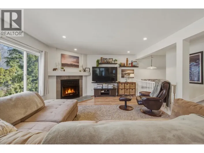 2 7467 PROSPECT STREET, Pemberton