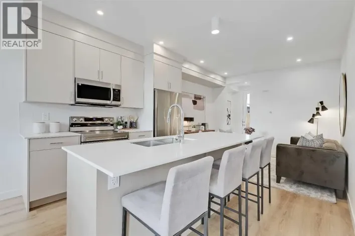 2, 828 8 Avenue NE, Calgary