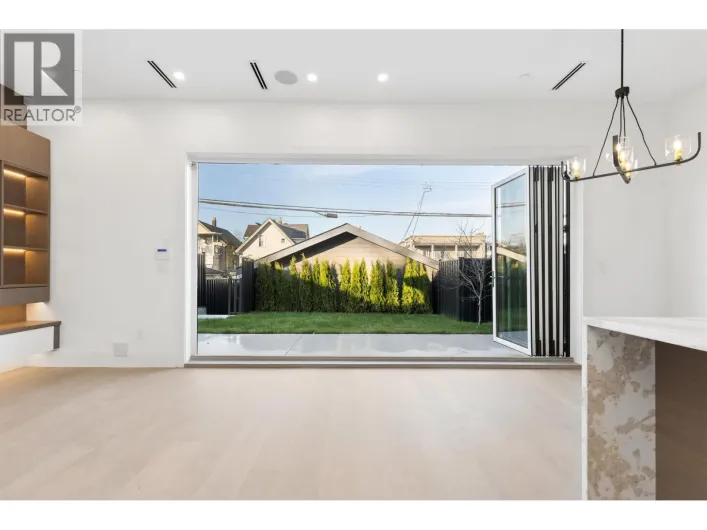 2 847 E 10 AVENUE, Vancouver