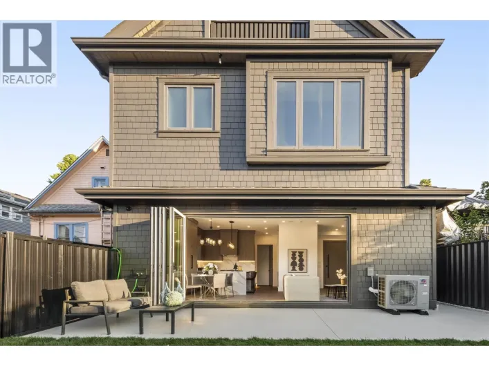 2 847 E 10TH AVENUE, Vancouver