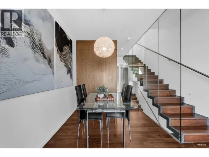 2 850 W 8TH AVENUE, Vancouver