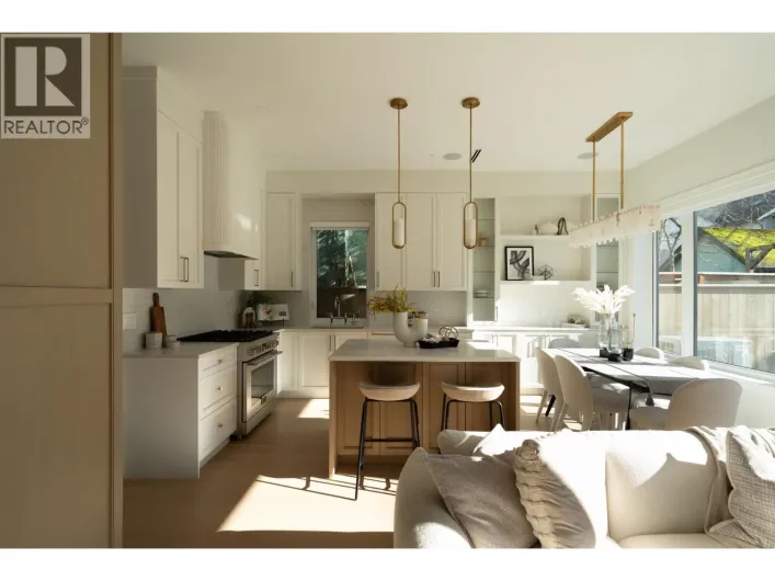 2 864 E 16TH AVENUE, Vancouver