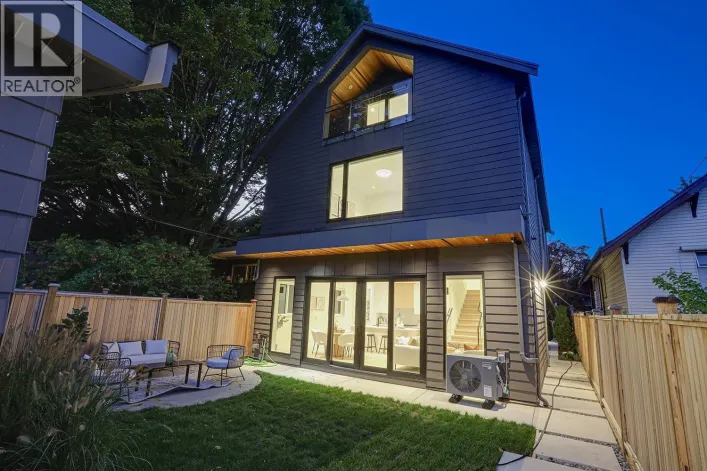 2 944 E 13 AVENUE, Vancouver