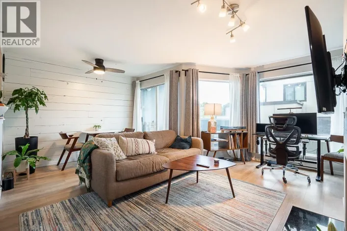 2 973 W 7TH AVENUE, Vancouver