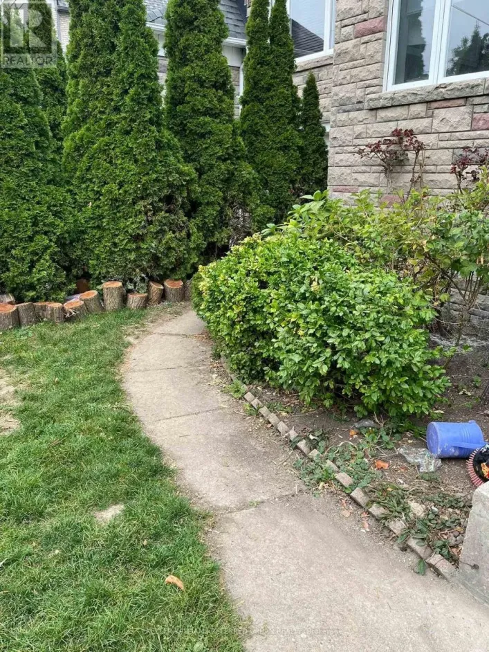 2 - 98 FRONTENAC AVENUE, Toronto