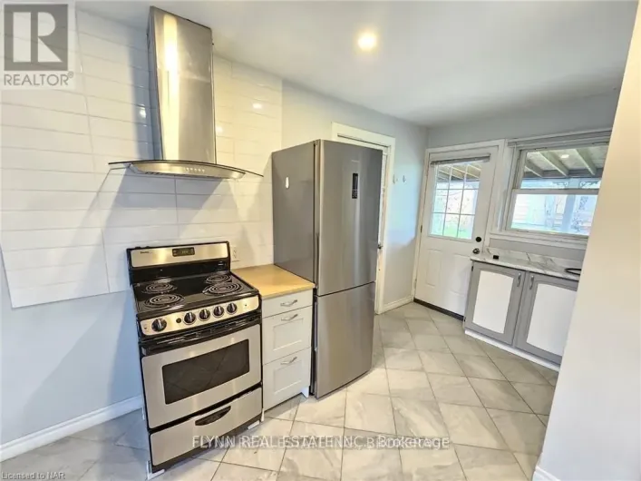 2 - 99 GOLDEN BOULEVARD, Welland