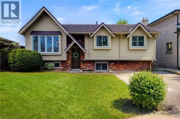 2 ASHWOOD Court, Hamilton