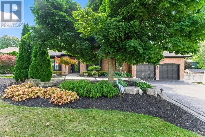2 BLUEHERON LANE, Hamilton