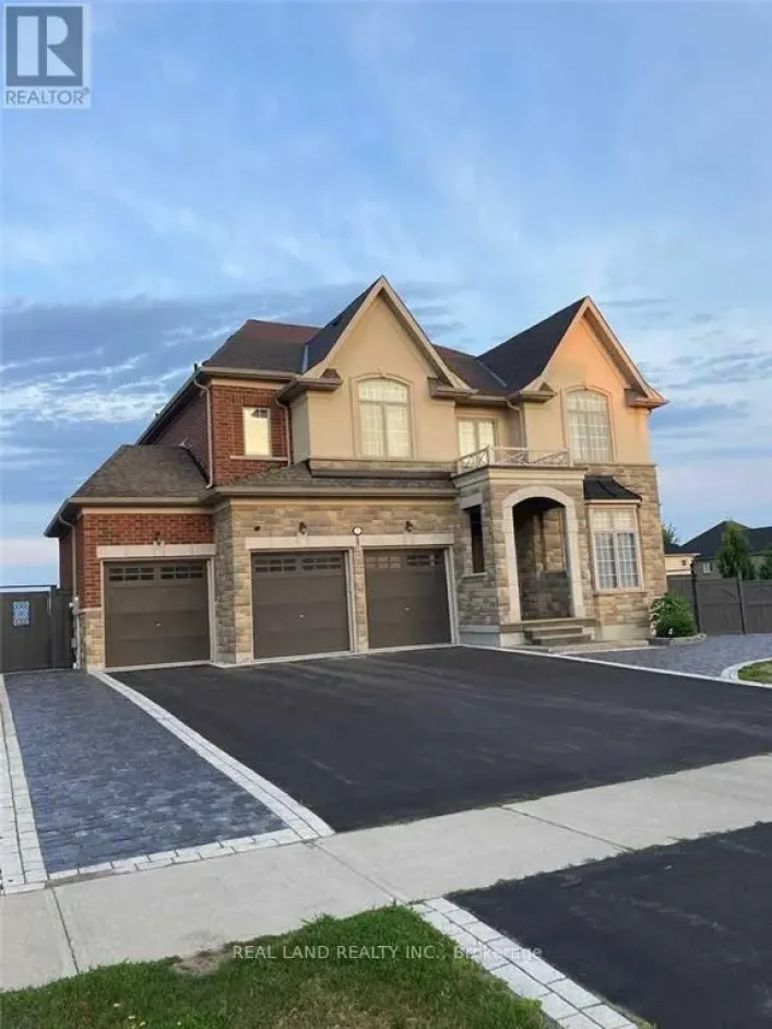 2 CASTLE MOUNTAIN COURT, King