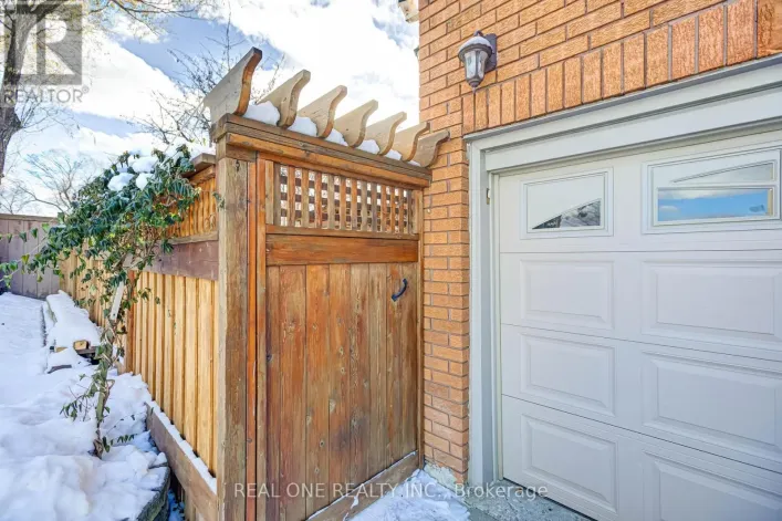 2 GRITTANI LANE, Toronto