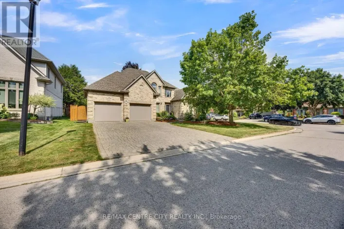 2 HAVENWOOD WAY, London North