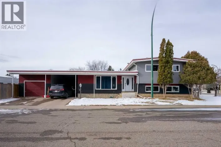 2 Honeysuckle Road N, Lethbridge