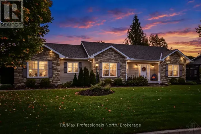 2 INVERARAY COURT, Bracebridge)