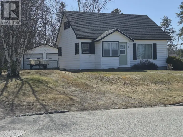 2 Laurier Ave, Terrace Bay