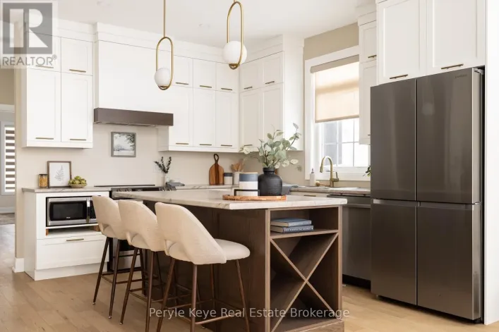 2 LEEDS COURT, Bracebridge)