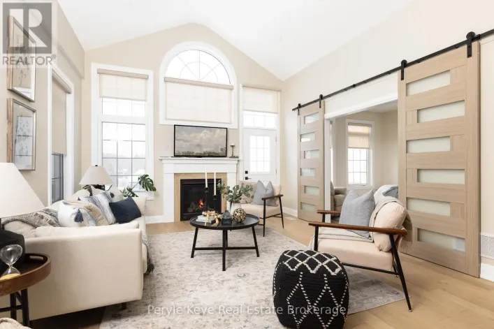 2 LEEDS COURT, Bracebridge)