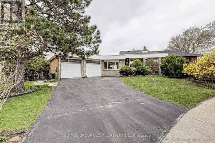 2 LEITA COURT, Toronto